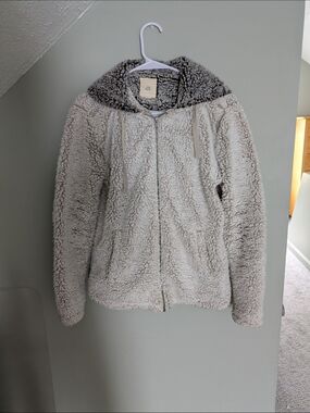 Thread & Supply Two-Tone Sherpa Zip Hoodie in Light Gray and Charcoal